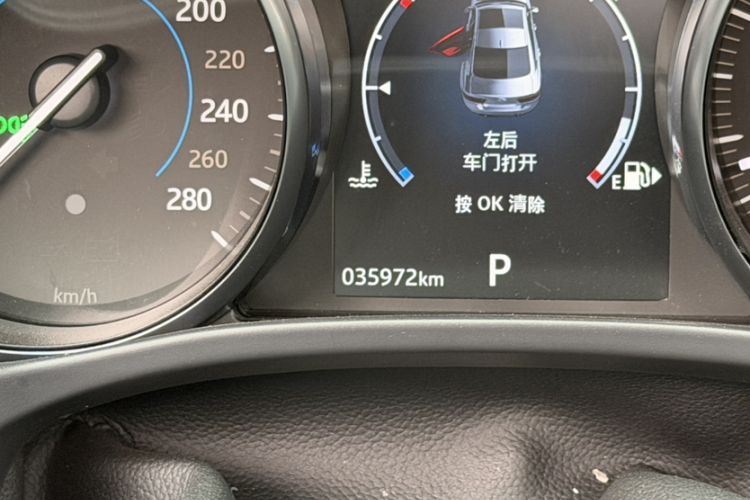 Used Jaguar XE 2018 2.0T 300 PS All-Wheel-Drive R-Sport Sport Edition Odometer Close Up