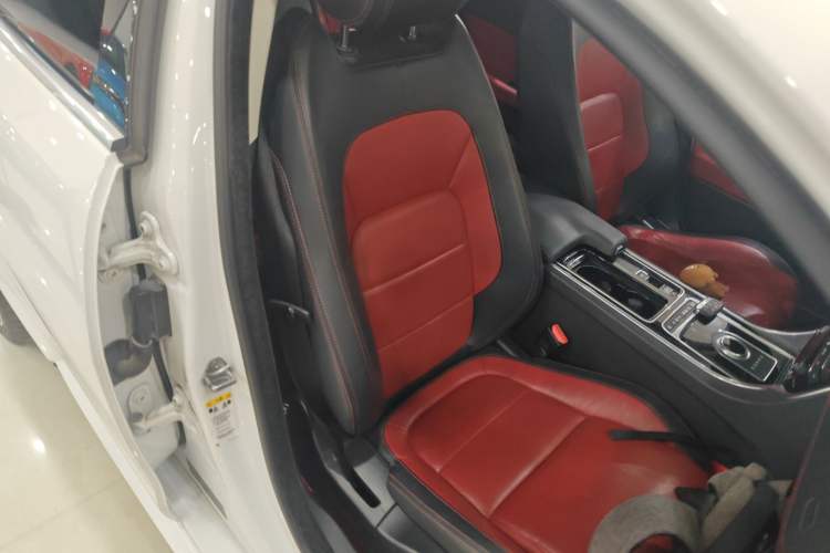 Used Jaguar XE 2018 2.0T 200 PS Two-Wheel-Drive R-Sport Sport Edition Right Front Seat