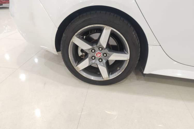 Used Jaguar XE 2018 2.0T 200 PS Two-Wheel-Drive R-Sport Sport Edition Right Rear Wheel Hub