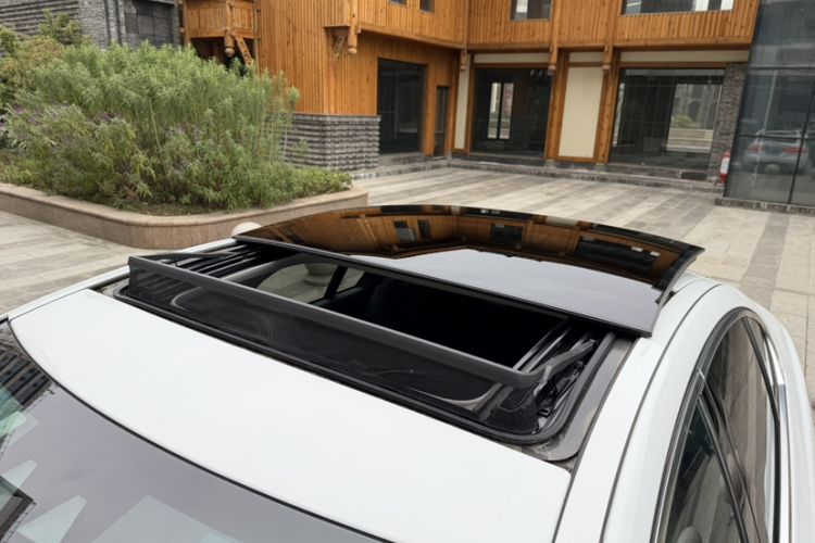 Used Jaguar XE 2018 2.0T 300 PS All-Wheel-Drive R-Sport Sport Edition Roof