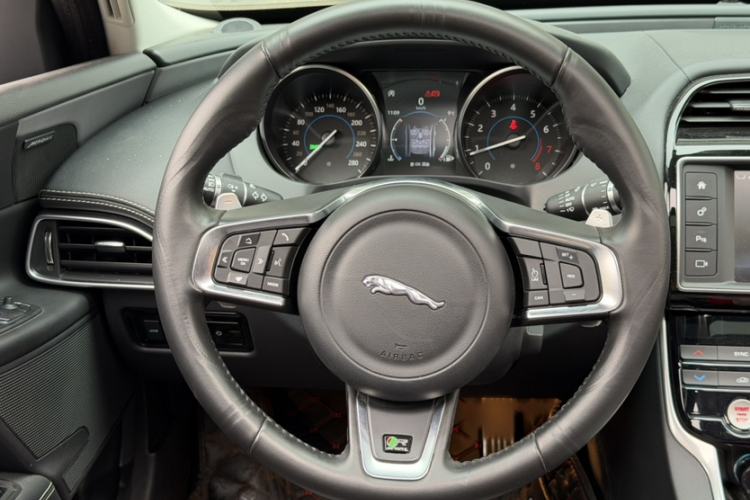 Used Jaguar XE 2018 2.0T 300 PS All-Wheel-Drive R-Sport Sport Edition Steering Wheel