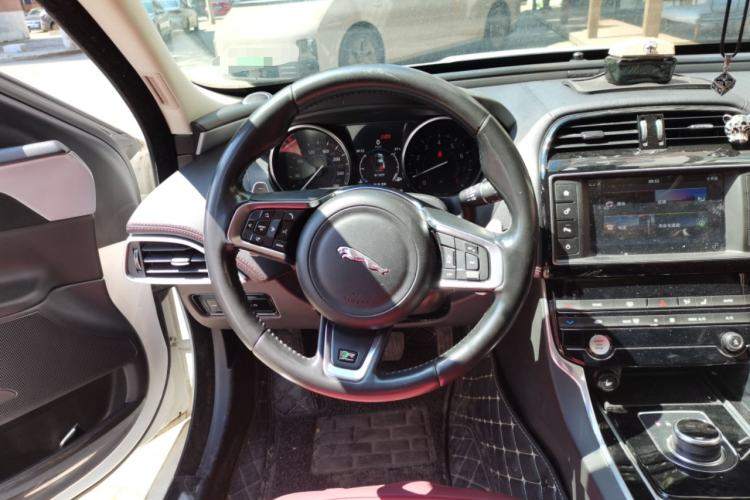 Used Jaguar XE 2018 2.0T 200 PS Two-Wheel-Drive R-Sport Sport Edition Steering Wheel