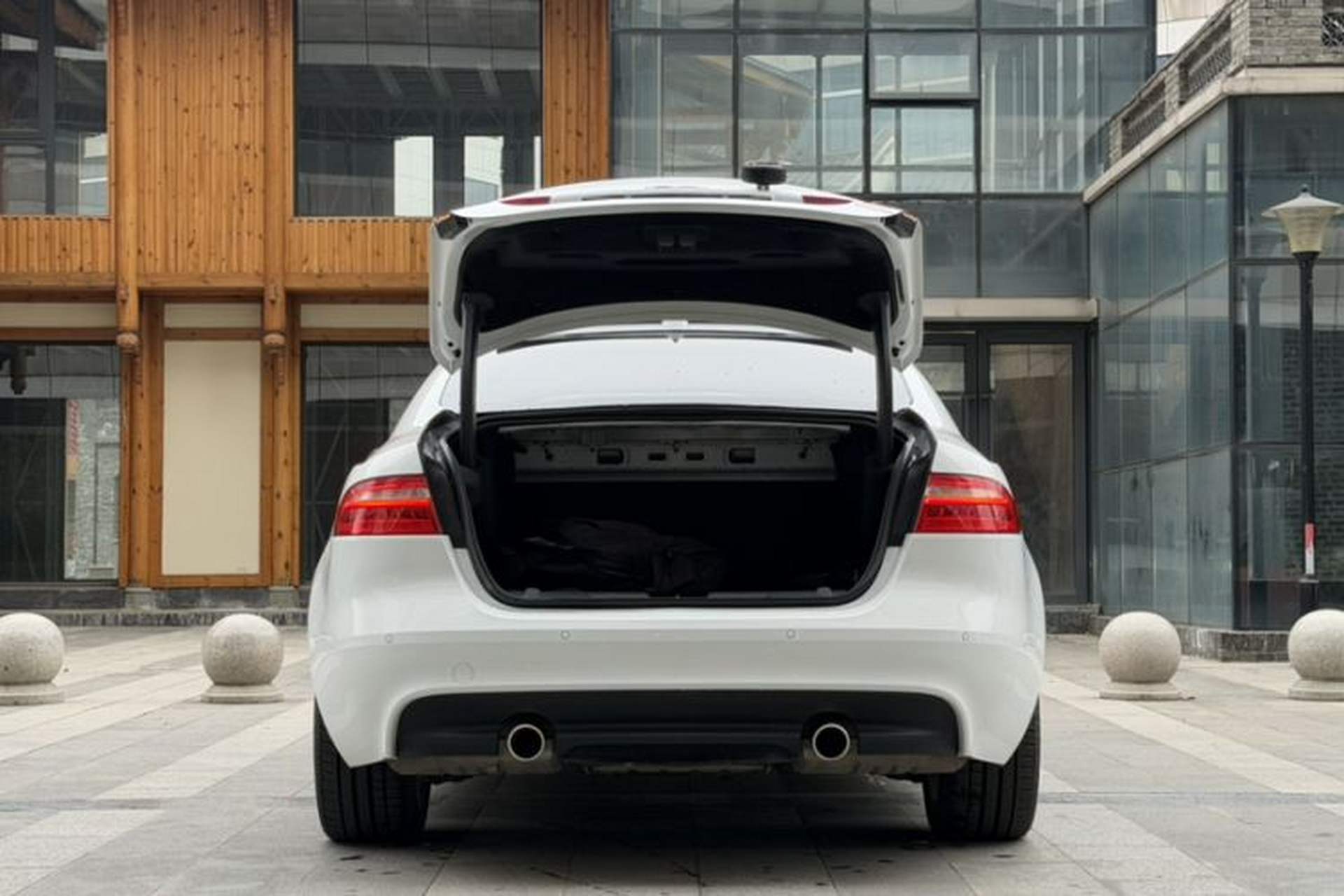 Used Jaguar XE 2018 2.0T 300 PS All-Wheel-Drive R-Sport Sport Edition Trunk