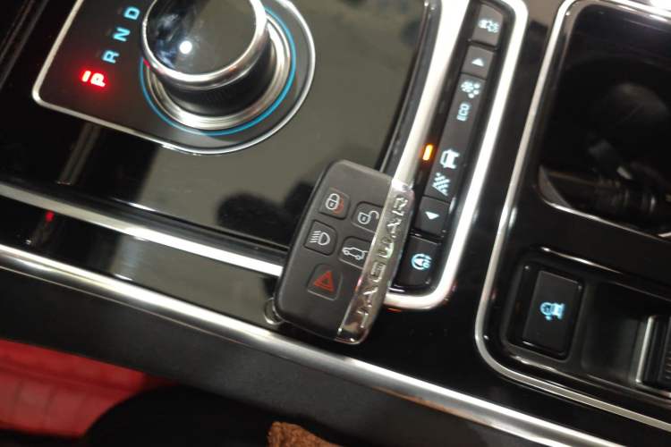Used Jaguar XE 2018 2.0T 200 PS Two-Wheel-Drive R-Sport Sport Edition Vehicle Key