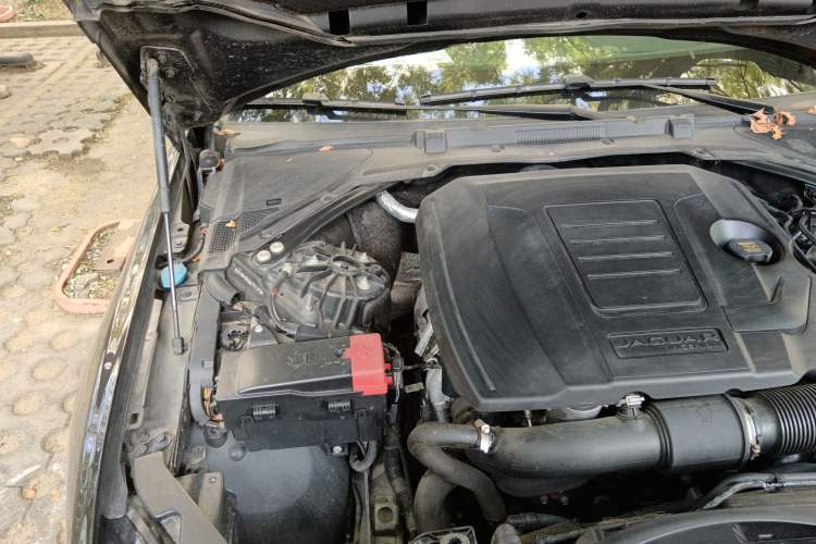 Used Jaguar XE 2019 2.0T 300 PS All-Wheel-Drive Landmark Edition Engine Bay Right