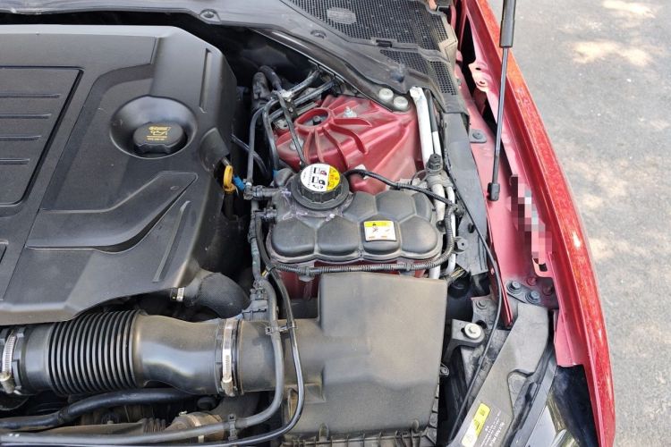 Used Jaguar XE 2019 2.0T 300 PS All-Wheel-Drive Landmark Edition Engine Bay Left