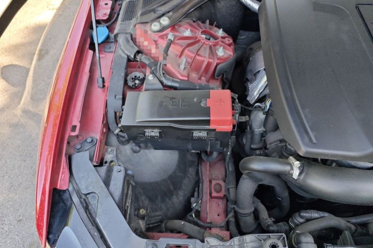 Used Jaguar XE 2019 2.0T 300 PS All-Wheel-Drive Landmark Edition Engine Bay Right