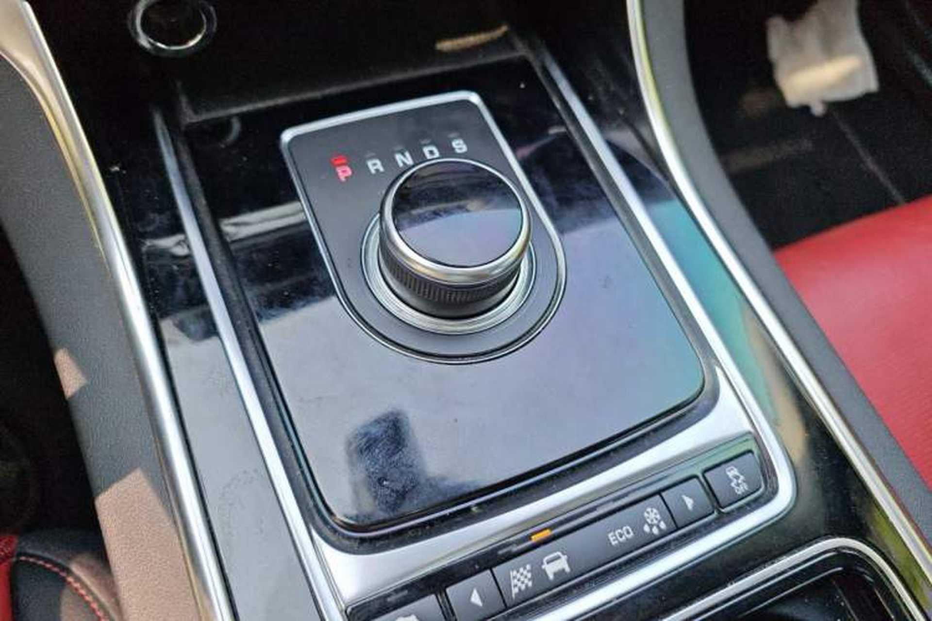 Used Jaguar XE 2019 2.0T 300 PS All-Wheel-Drive Landmark Edition Gear Lever