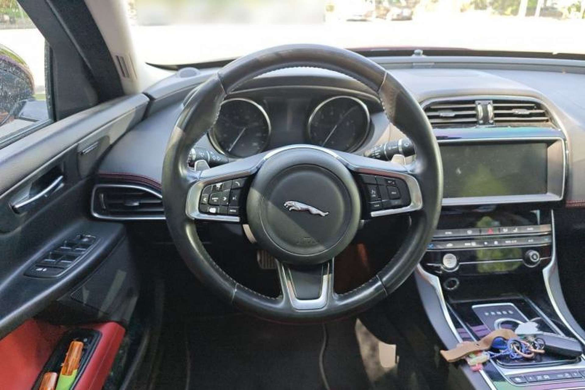 Used Jaguar XE 2019 2.0T 300 PS All-Wheel-Drive Landmark Edition Steering Wheel