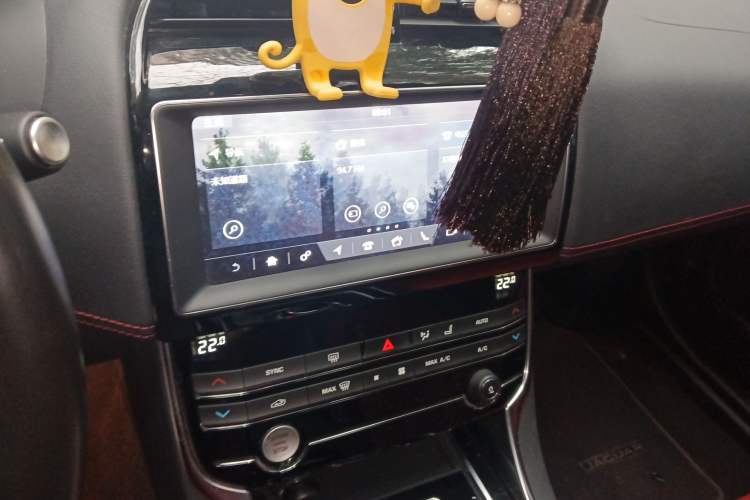 Used Jaguar XE 2019 2.0T 300 PS All-Wheel-Drive Landmark Edition Audio And AC Panel