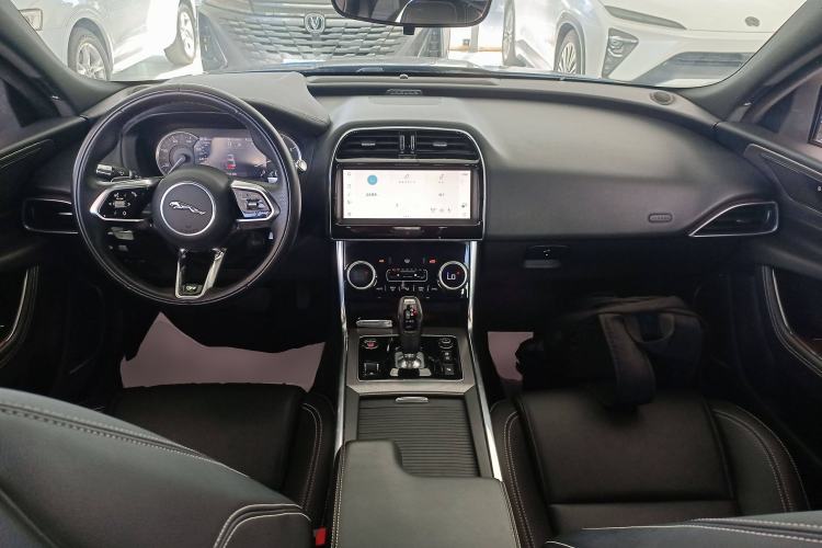 Used Jaguar XEL 2021 2.0T 200PS R-DYNAMIC Youth Sports Edition Interior 2
