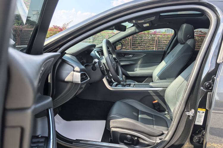 Used Jaguar XEL 2020 2.0T 200PS R-DYNAMIC Youth Sports Edition Interior 1