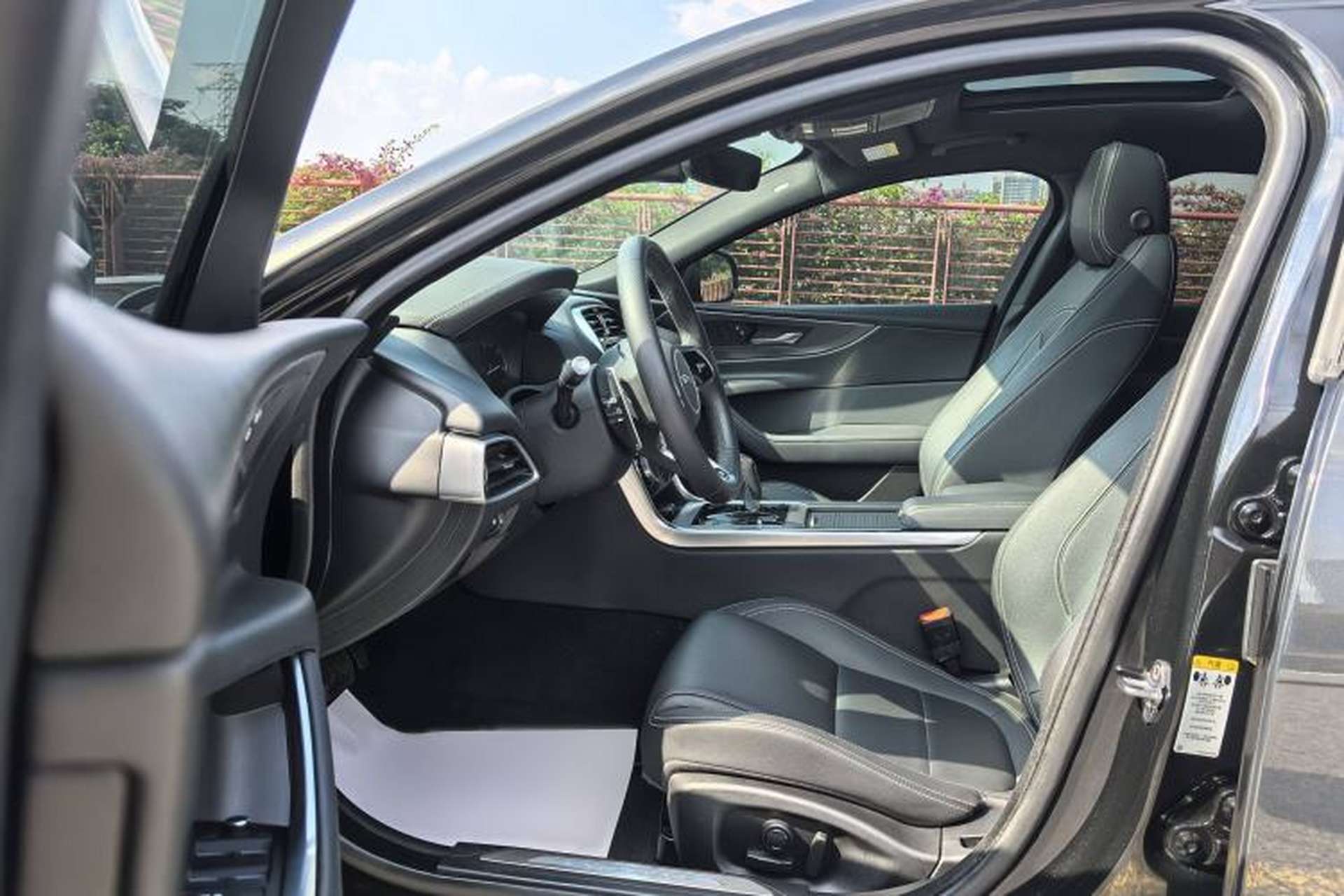 Used Jaguar XEL 2020 2.0T 200PS R-DYNAMIC Youth Sports Edition Interior 1