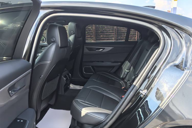 Used Jaguar XEL 2020 2.0T 200PS R-DYNAMIC Youth Sports Edition Interior 2