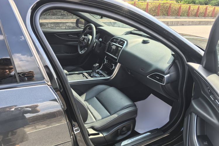 Used Jaguar XEL 2020 2.0T 200PS R-DYNAMIC Youth Sports Edition Interior 7