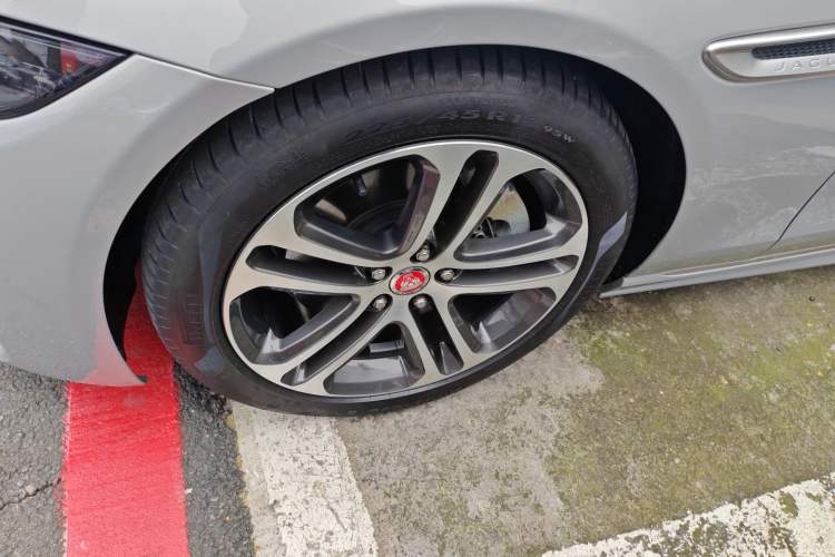 Used Jaguar XEL 2024 2.0T 250 PS R-DYNAMIC S Advanced Sport Edition Left Front Wheel Hub