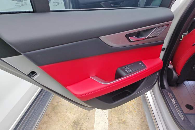 Used Jaguar XEL 2024 2.0T 250 PS R-DYNAMIC S Advanced Sport Edition Left Rear Door Interior