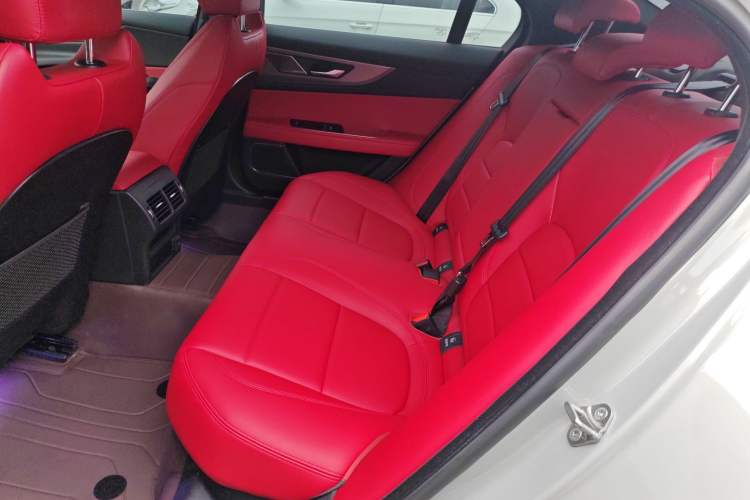 Used Jaguar XEL 2024 2.0T 250 PS R-DYNAMIC S Advanced Sport Edition Left Rear Seat