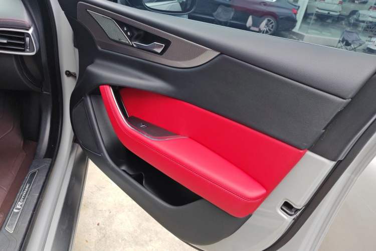 Used Jaguar XEL 2024 2.0T 250 PS R-DYNAMIC S Advanced Sport Edition Right Front Door Interior