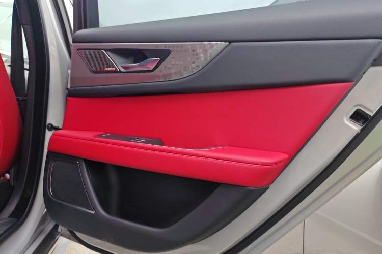 Used Jaguar XEL 2024 2.0T 250 PS R-DYNAMIC S Advanced Sport Edition Right Rear Door Interior