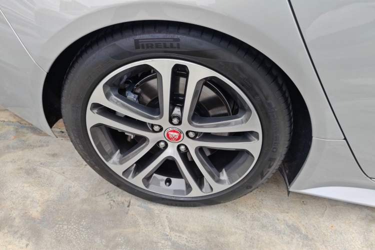 Used Jaguar XEL 2024 2.0T 250 PS R-DYNAMIC S Advanced Sport Edition Right Rear Wheel Hub