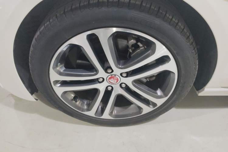 Used Jaguar XEL 2022 2.0T 250 PS R-DYNAMIC S Advanced Sport Edition Left Front Wheel Hub