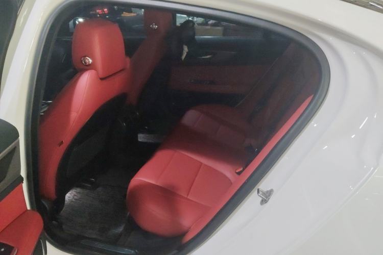 Used Jaguar XEL 2022 2.0T 250 PS R-DYNAMIC S Advanced Sport Edition Left Rear Seat