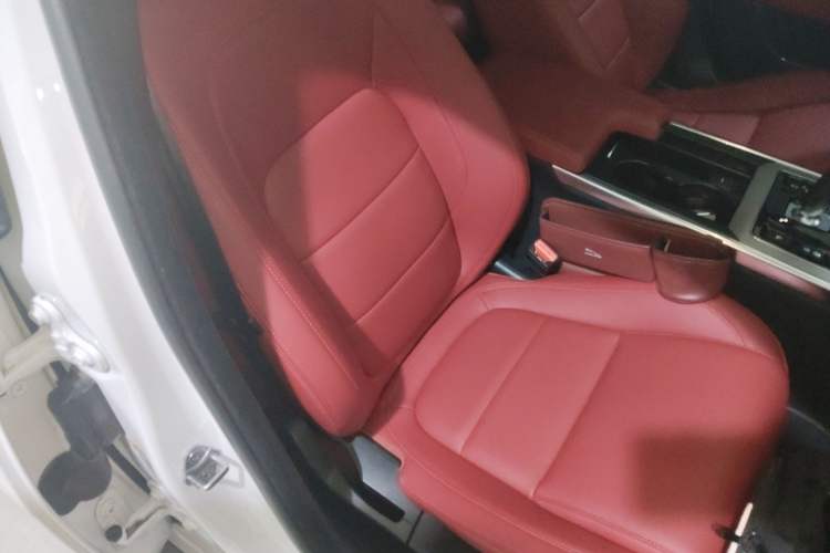 Used Jaguar XEL 2022 2.0T 250 PS R-DYNAMIC S Advanced Sport Edition Right Front Seat