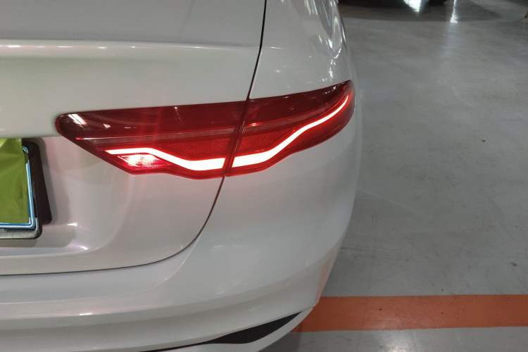 Used Jaguar XEL 2022 2.0T 250 PS R-DYNAMIC S Advanced Sport Edition Right Rear Taillight