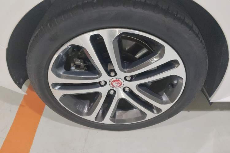 Used Jaguar XEL 2022 2.0T 250 PS R-DYNAMIC S Advanced Sport Edition Right Rear Wheel Hub