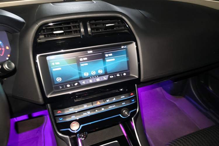 Used Jaguar XEL 2018 2.0T 250 PS Luxury Edition Audio And AC Panel