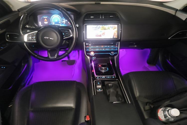 Used Jaguar XEL 2018 2.0T 250 PS Luxury Edition Center Console