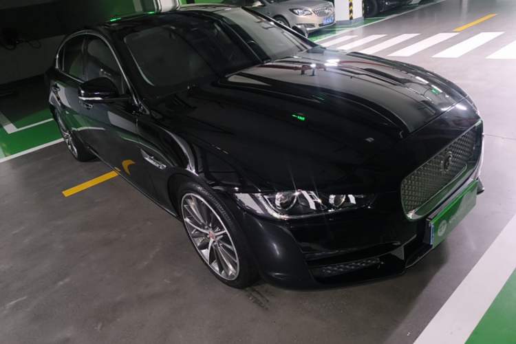Used Jaguar XEL 2018 2.0T 250 PS Luxury Edition Front Right 45 Deg