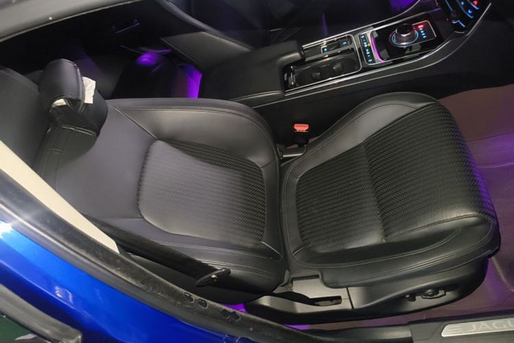 Used Jaguar XEL 2018 2.0T 250 PS Luxury Edition Right Front Seat