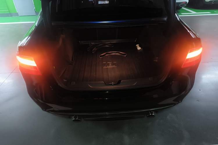 Used Jaguar XEL 2018 2.0T 250 PS Luxury Edition Trunk