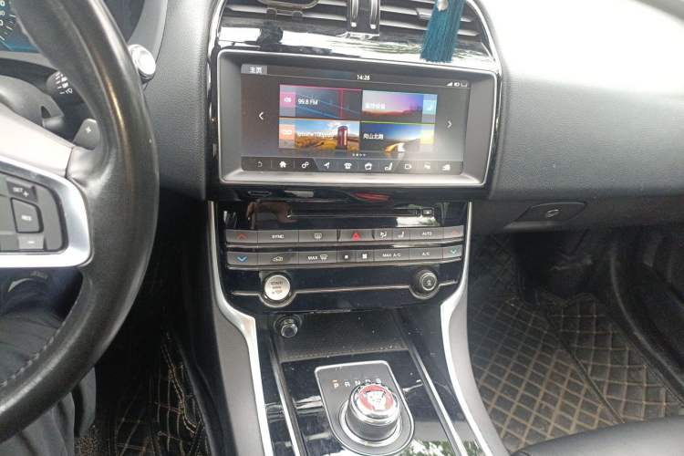 Used Jaguar XEL 2018 2.0T 200 PS Premium Edition Audio And AC Panel