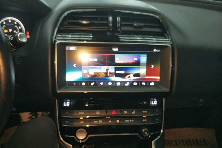 Used Jaguar XEL 2018 2.0T 200 PS Premium Edition Audio And AC Panel