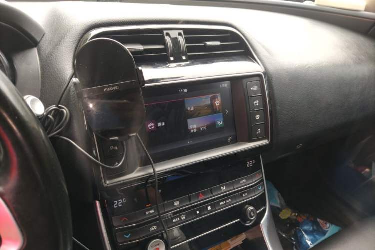 Used Jaguar XEL 2018 2.0T 200 PS Luxury Edition Audio And AC Panel