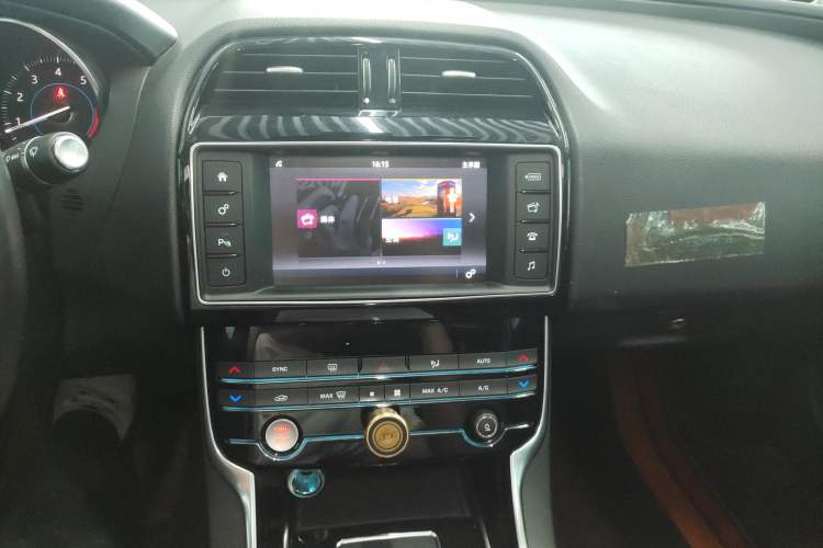 Used Jaguar XEL 2018 2.0T 200 PS Luxury Edition Audio And AC Panel