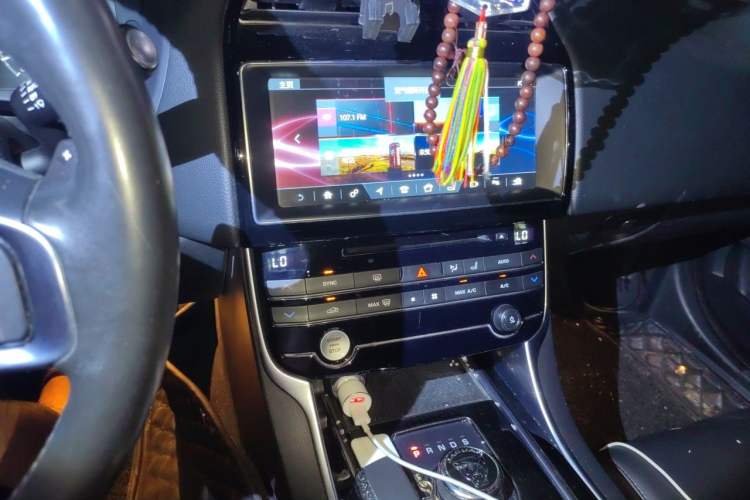 Used Jaguar XEL 2018 2.0T 200 PS Premium Edition Audio And AC Panel