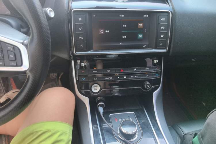 Used Jaguar XEL 2018 2.0T 200 PS Elite Edition Audio And AC Panel