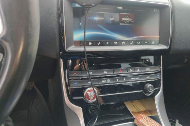 Used Jaguar XEL 2018 2.0T 200 PS Premium Edition Audio And AC Panel