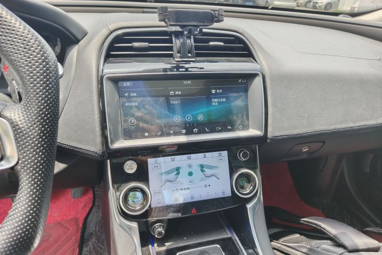 Used Jaguar XEL 2018 2.0T 250 PS Premium Edition Audio And AC Panel