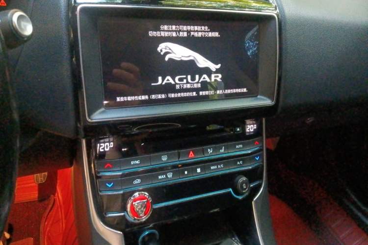 Used Jaguar XEL 2018 2.0T 200 PS Premium Edition Audio And AC Panel