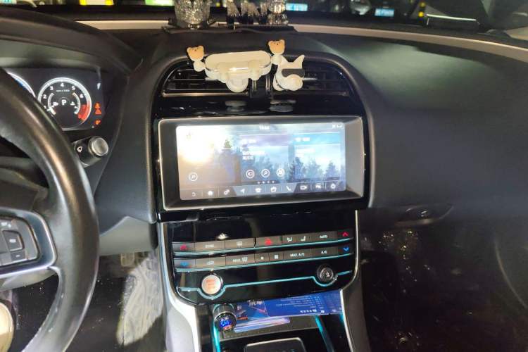 Used Jaguar XEL 2018 2.0T 200 PS Premium Edition Audio And AC Panel