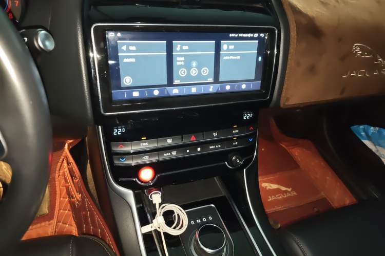 Used Jaguar XEL 2018 2.0T 200 PS Luxury Edition Audio And AC Panel