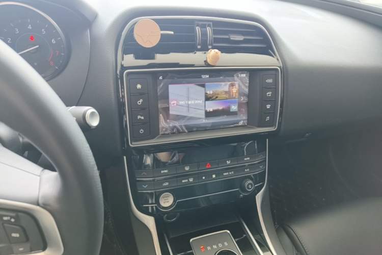 Used Jaguar XEL 2018 2.0T 200 PS Elite Edition Audio And AC Panel