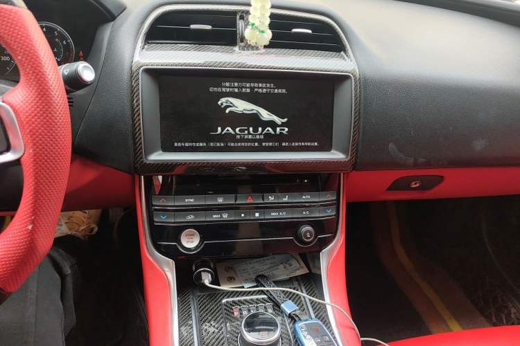Used Jaguar XEL 2018 2.0T 200 PS First-Edition Limited Edition Audio And AC Panel