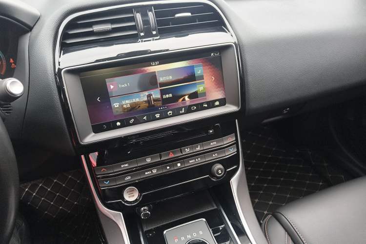 Used Jaguar XEL 2018 2.0T 250 PS Premium Edition Audio And AC Panel