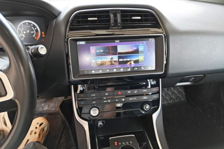 Used Jaguar XEL 2018 2.0T 200 PS Premium Edition Audio And AC Panel